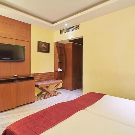 Hotel Dee Cee Manor Csennai Kültér fotó