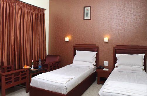 Hotel Dee Cee Manor Csennai Kültér fotó