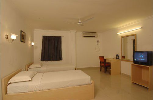 Hotel Dee Cee Manor Csennai Kültér fotó