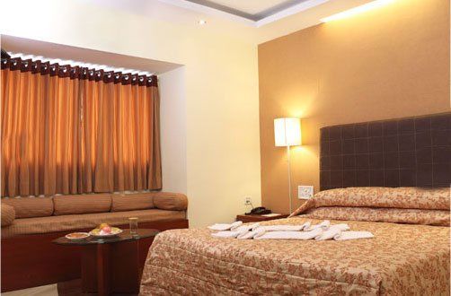 Hotel Dee Cee Manor Csennai Kültér fotó