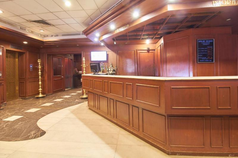 Hotel Dee Cee Manor Csennai Kültér fotó